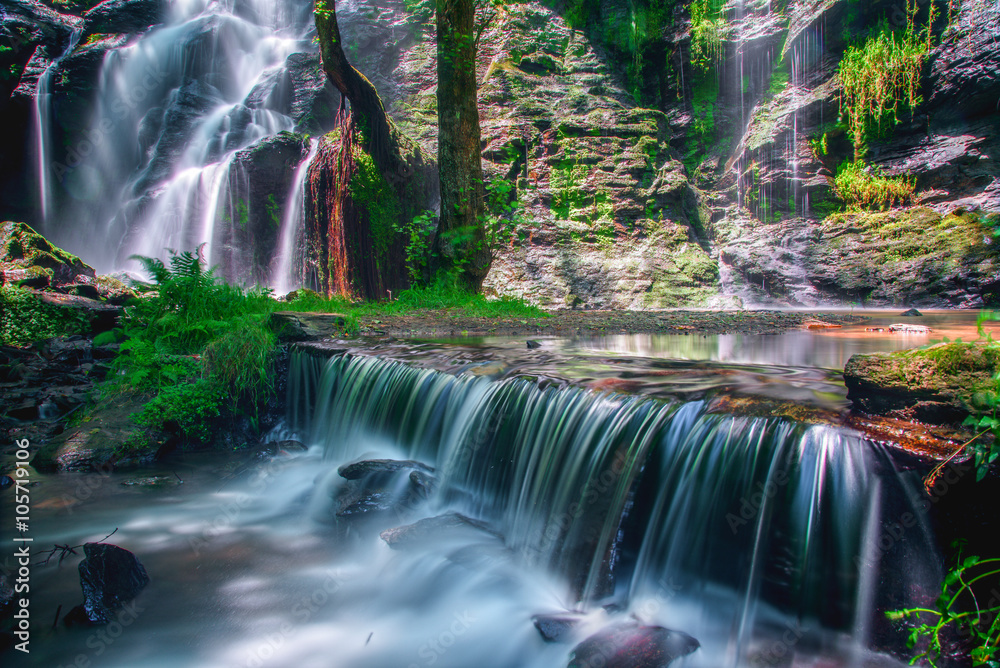 Obraz premium Pond and waterfalls in Hortas