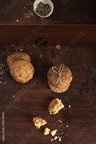 pani dolci alla farina di mais e semi di finocchio legati con spago