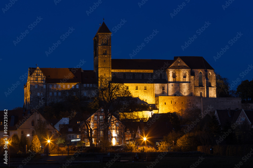 Nachtaufnahme Blick auf das Quedlinburger Schloss Stiftskirche