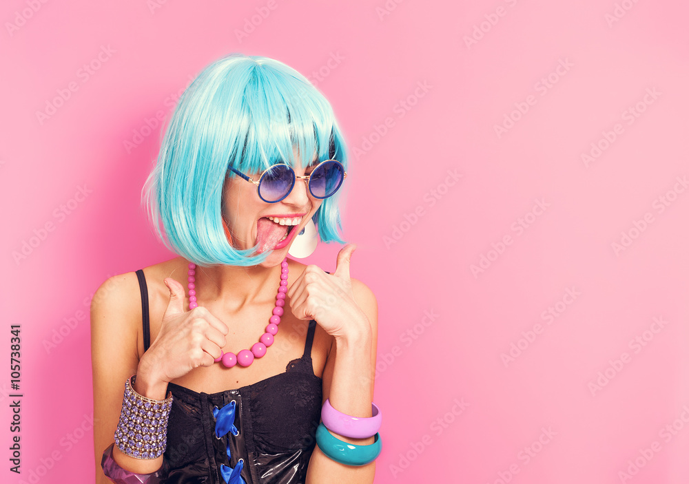 Cheerful and funny girl wearing wig with thumbs up - obrazy, fototapety, plakaty 