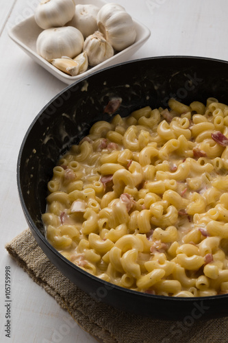 macaroni and cheese in frying pan