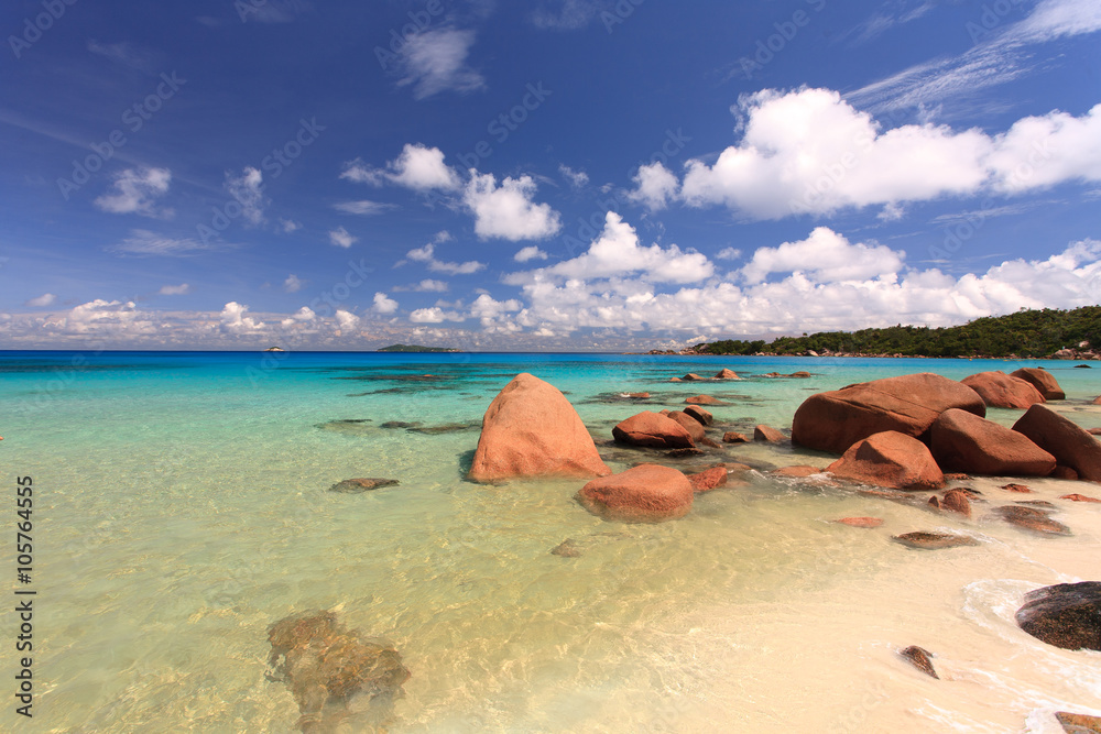 Felsen am Strand Anse Lazia, Praslin, Seychellen Felsen am Strand Anse Lazia, Praslin, Seychellen