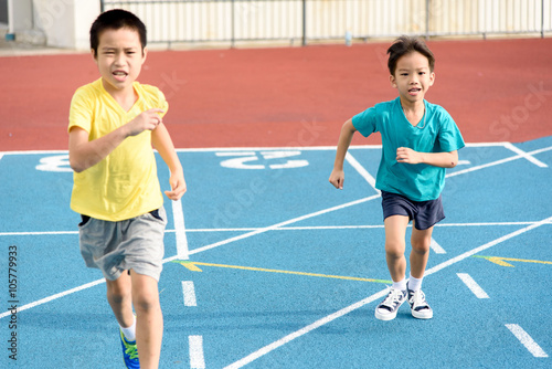 Child running © TinPong