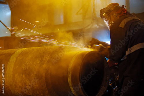 Sanding butt pipeline connection. Preparation of metal for welding.