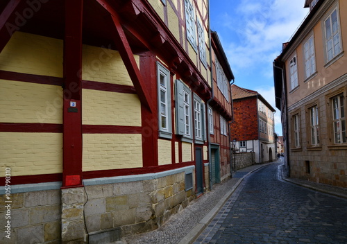 Fototapeta Naklejka Na Ścianę i Meble -  Schmale Gasse von Quedlinburg
