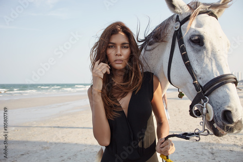 Lifestyle witth horse on the beach