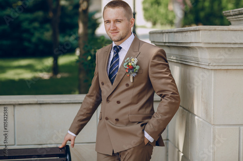 Cuadro en lienzo groom wedding suit