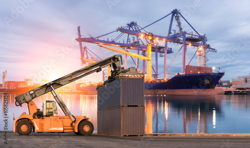 Canvastavla Forklift handling container