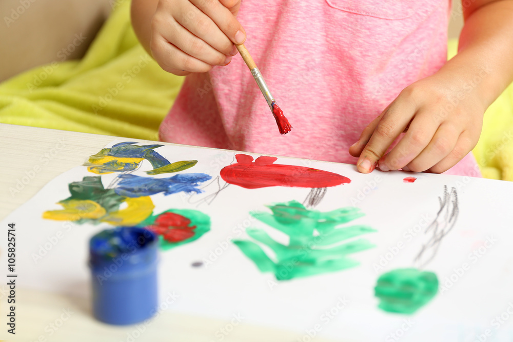 Naklejka premium Child drawing with bright paints on paper, closeup
