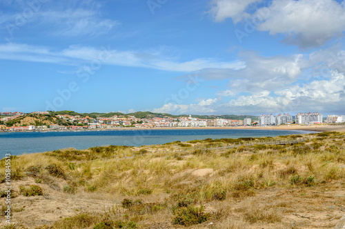 Praia de São Martinho do Porto no Litoral de Portugal 