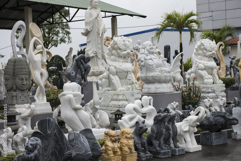 Obraz premium Marble statues in a shop in Vietnam