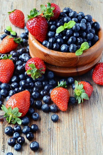 Bluberries and strawberries