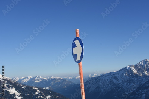 Lienzer Dolomiten, Lienz, Zettersfeld, Faschingalm, Schipiste, Schild, Wegweiser, Schipistenwegweiser photo