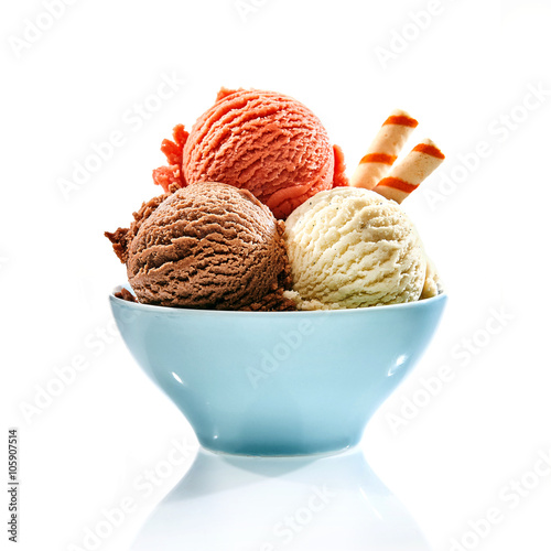 Valokuvatapetti Trio of chocolate strawberry and vanilla ice cream