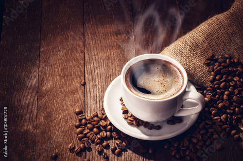 Slika na platnu Cup coffee beans wooden