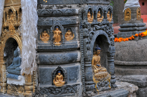 Mahabodhi Temple, Bodh Gaya, India photo