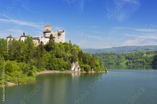 Fototapeta Naklejka Na Ścianę i Meble -  The Niedzica Castle in the Pieniny mountains in Poland