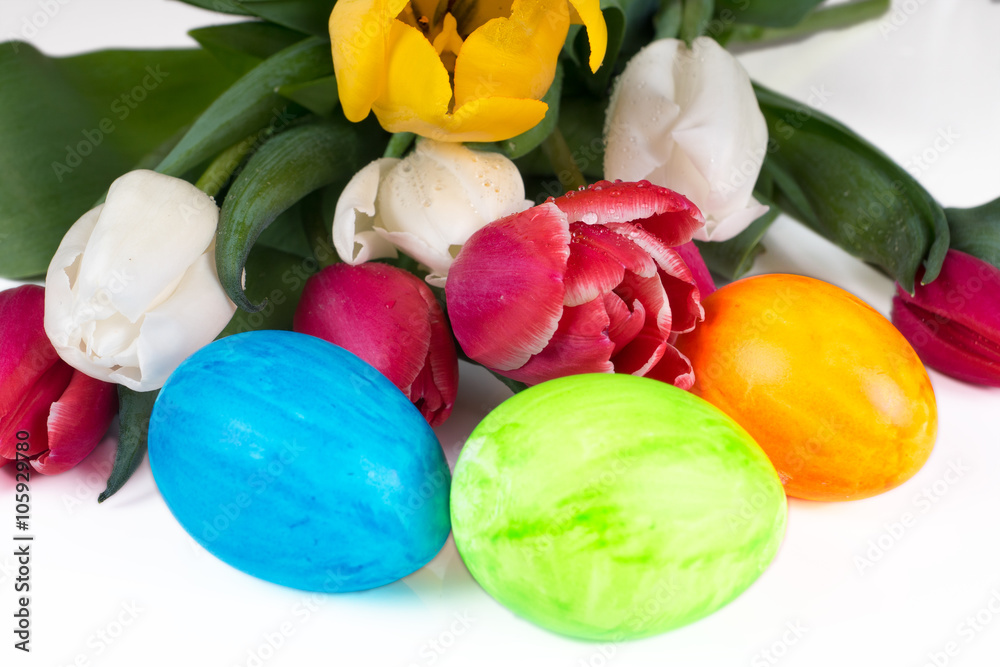 Fototapeta premium painted easter eggs with tulips