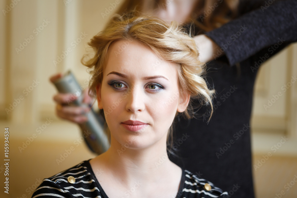 Fototapeta premium Makeup before the wedding