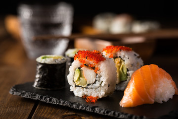 Gordijnen Sushi bar Maki en nigiri sushi assortiment  © funkyfrogstock