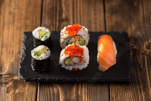 Obraz na płótnie Maki and nigiri sushi on a wooden table w salonie