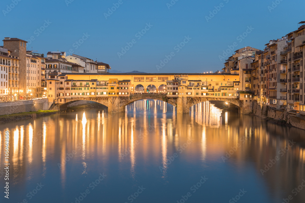 Night view of Ponte Vecchio Florence - Italy