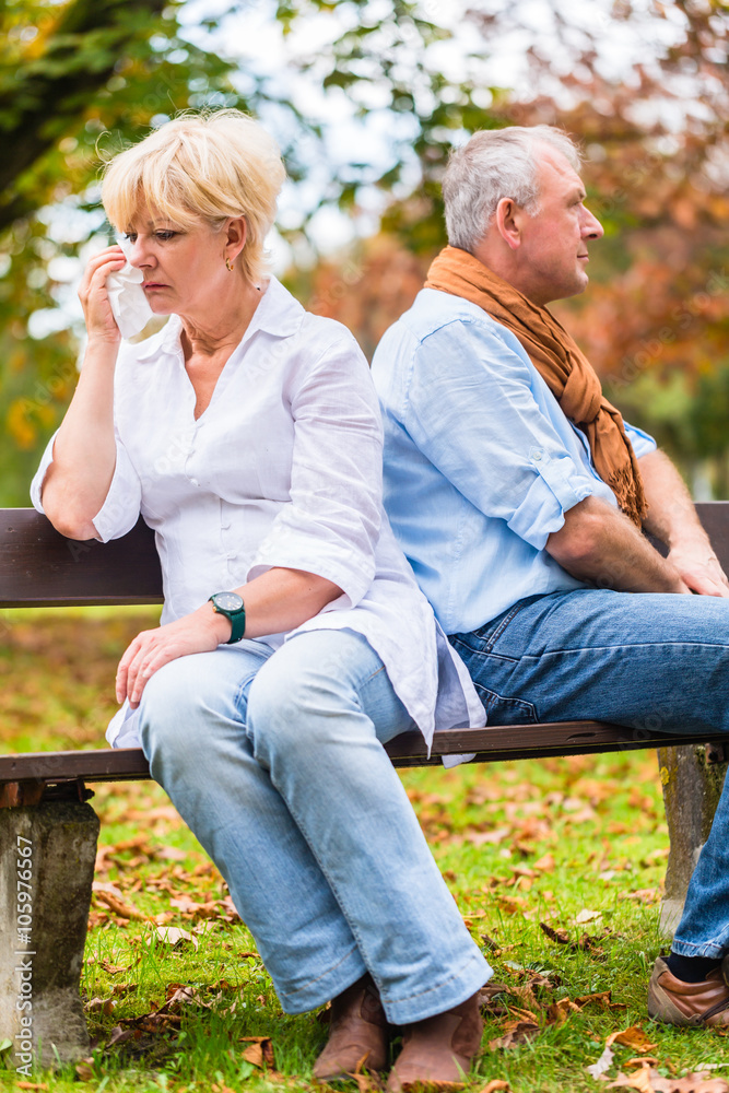 Senior Mann und Frau haben Streit Senior Mann und Frau haben Streit