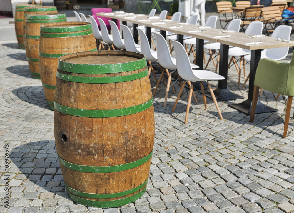 Naklejka premium long table and chairs are arranged in outdoor for dinner