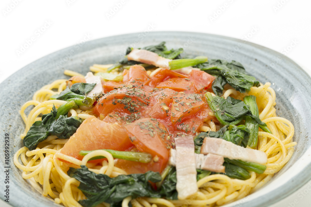 食 トマト ベーコン ほうれん草 パスタ 白バック アップ 食 トマト ベーコン ほうれん草 パスタ 白バック アップ