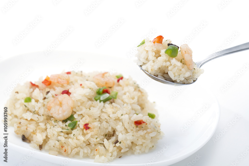 食 海老ピラフ 食べる スプーン 持つ クローズアップ 俯瞰 白バック 食 海老ピラフ 食べる スプーン 持つ クローズアップ 俯瞰 白バック