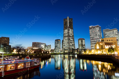 Yokohama city at night © leungchopan