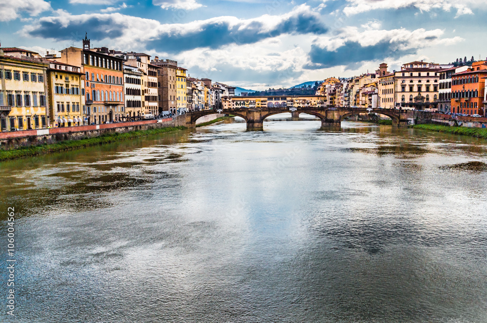 Fototapeta premium buildings overlooking the Arno river in Florence