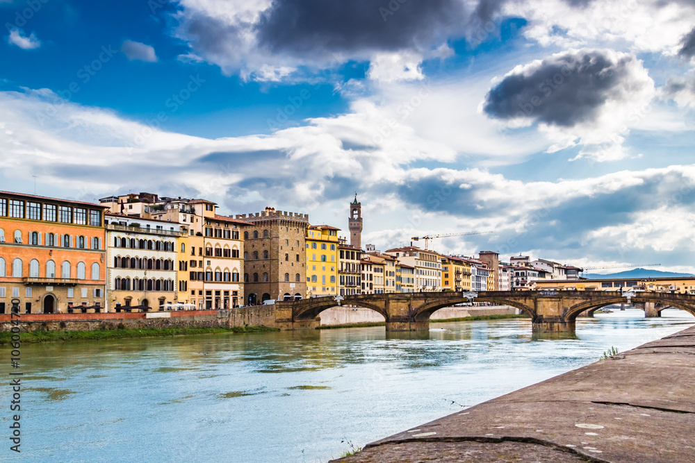  buildings overlooking the Arno river in Florence