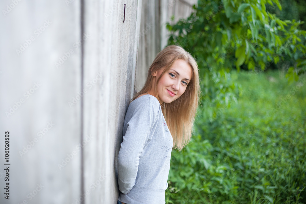 Obraz premium Cute teenage girl posing
