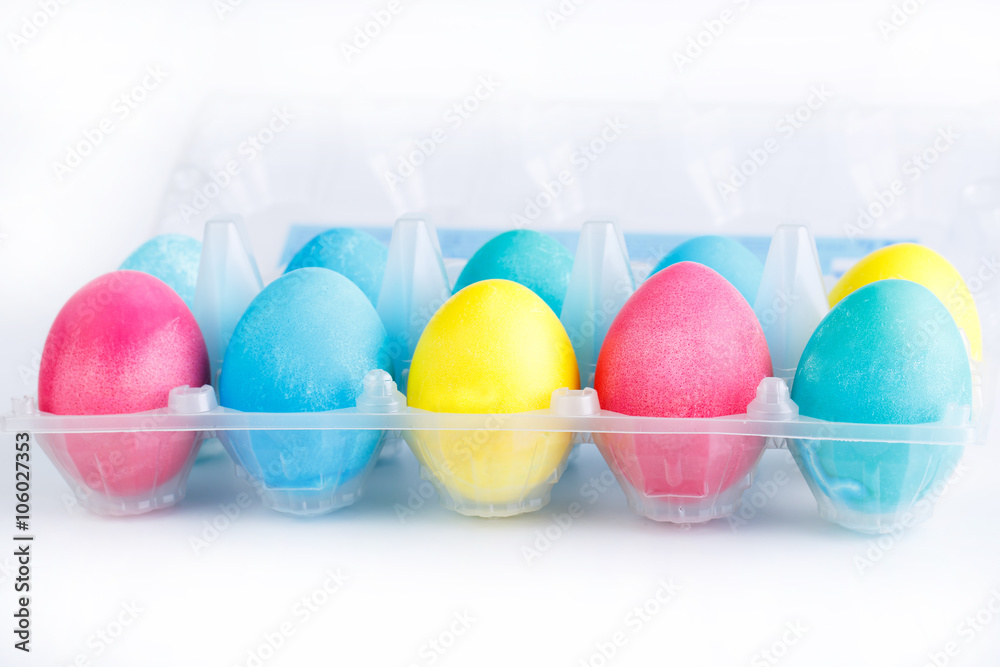 Obraz premium Colorful easter eggs in package isolated.