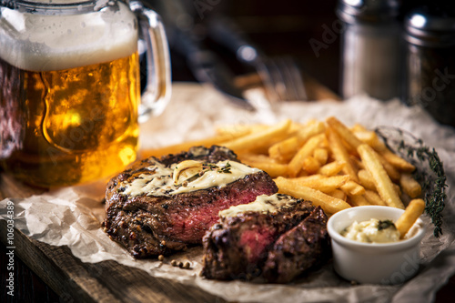 Fotografie Healthy lean grilled medium-rare steak with french fries, beer