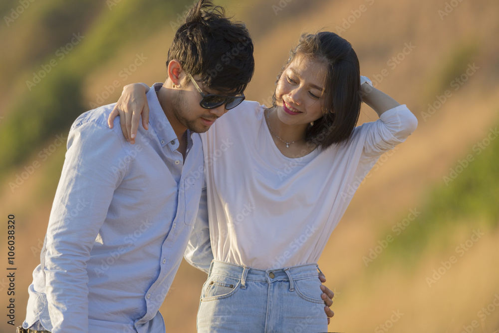 couples younger asian man and woman relaxing time on vacation de couples younger asian man and woman relaxing time on vacation de