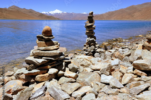 Tibet - Mani-Steinhaufen am Blauen See