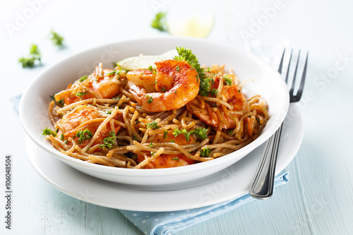 Spelt pasta with shrimps