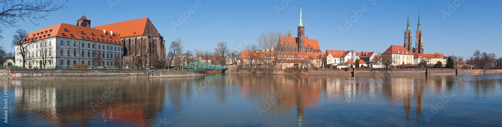 Fototapeta Panorama of Ostrow Tumski island, Odra (Oder) river and towers of gothic Cathedral of St. John the Baptist in Wroclaw, Poland