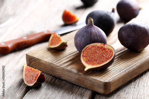 Fresh figs on a wooden cutting board