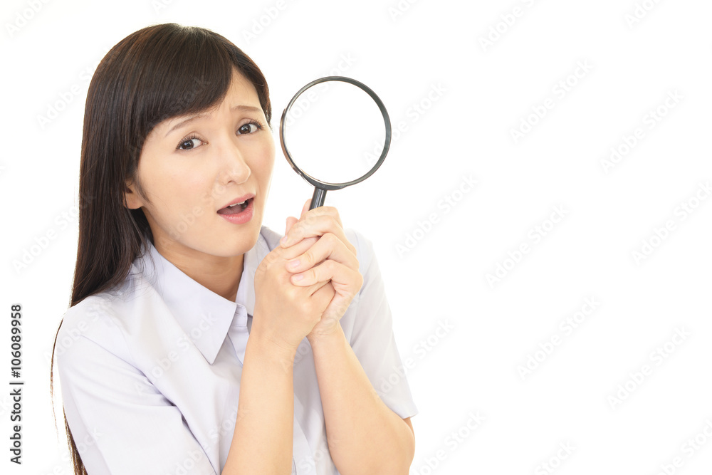 拡大鏡を持つ女性 拡大鏡を持つ女性