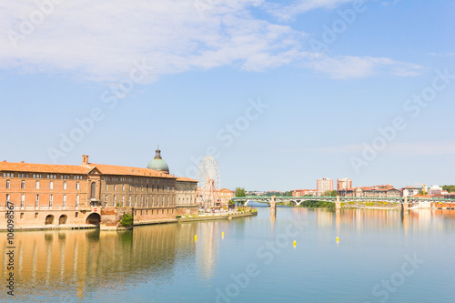 Pont Saint Pierre bridge over the Garonne river, Toulouse, France