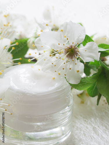 be fresh as spring flowers, natural cosmetics