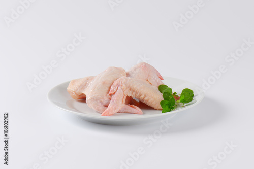 raw chicken wings