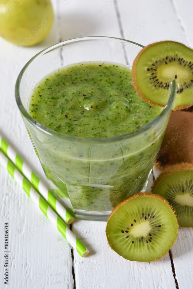 Smoothies of kiwi, green apple and spinach, cooking process Smoothies of kiwi, green apple and spinach, cooking process