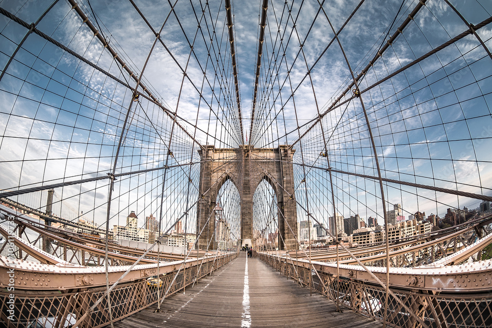 Naklejka premium Most Brooklyński z perspektywy oka ryb, Nowy Jork