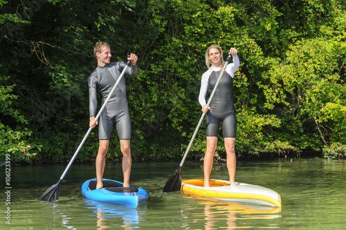 Stand Up Paddling auf dem See