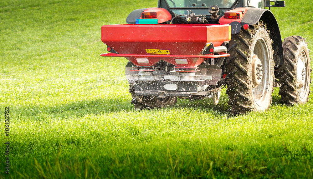 Fototapeta premium tractor fertilizing in field