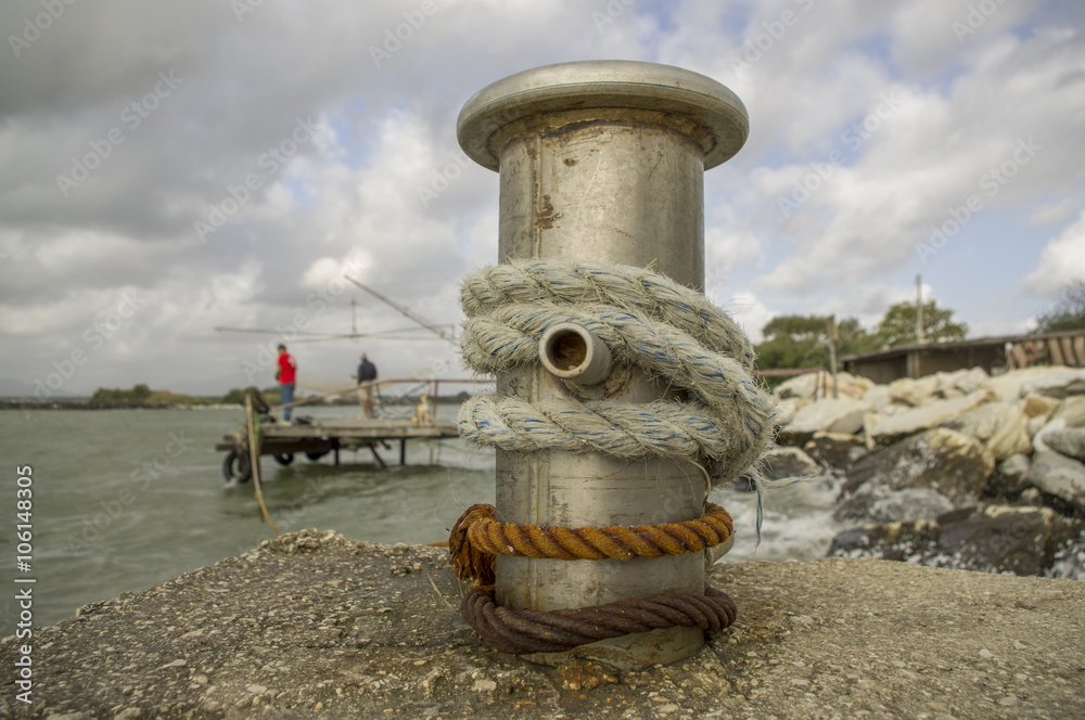 Fototapeta premium Marina di Pisa,bitta moderna.
